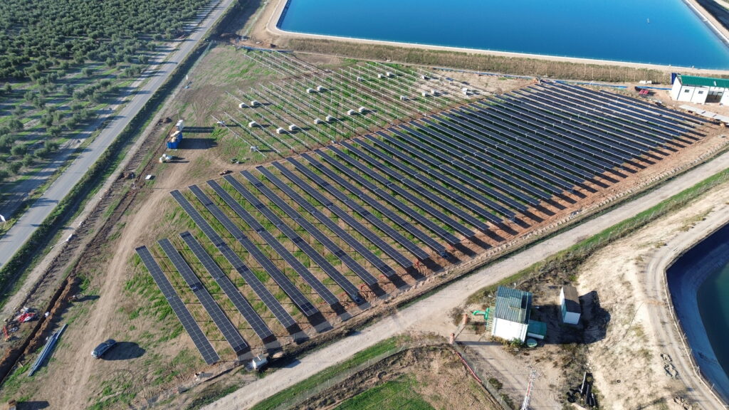 Instalación Solar Aislada y con Seguidores, Comunidad de Regantes La Torreta, Peal de Becerro, Jaén